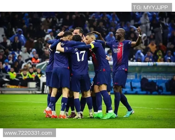 足球明星们的霸气合照高清瞬间展现球场风采与团队精神